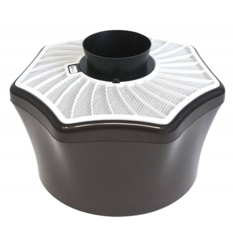 Alexandre réant piège à moustique