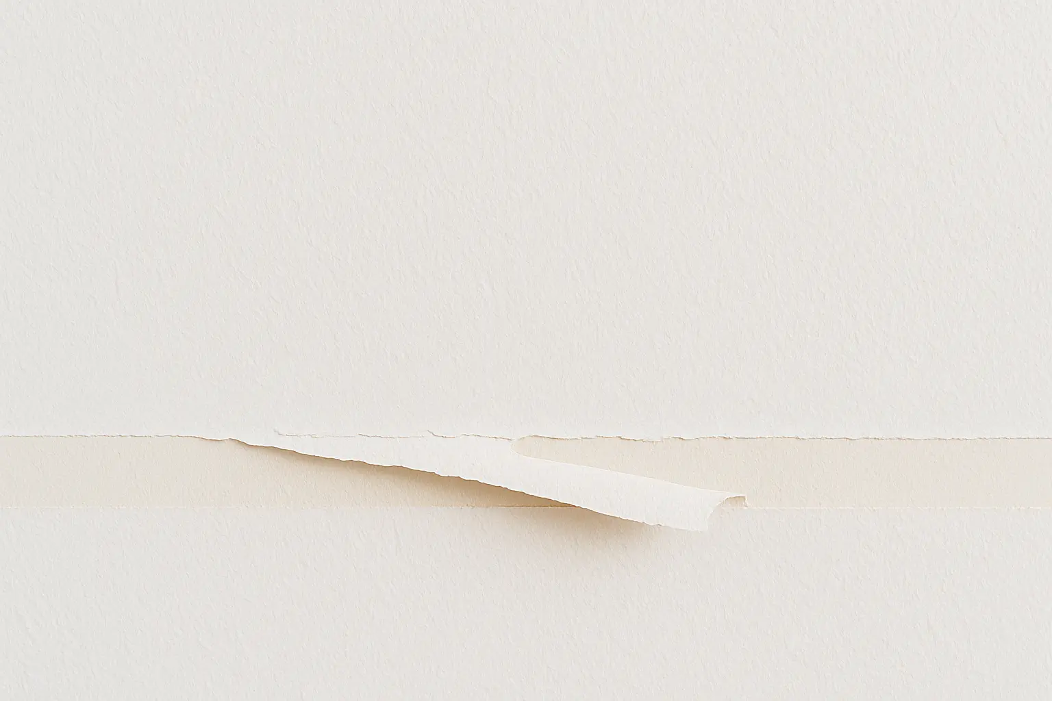 Bandes placo qui se décollent après peinture : que faire ?