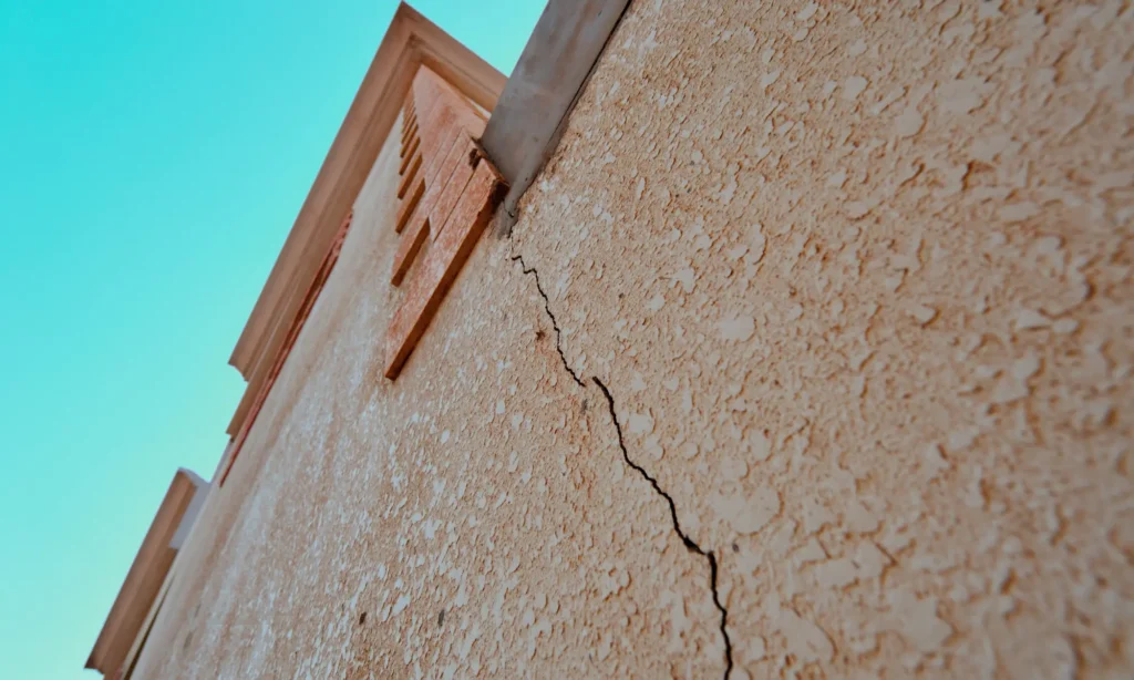 fissure dans une maison ancienne